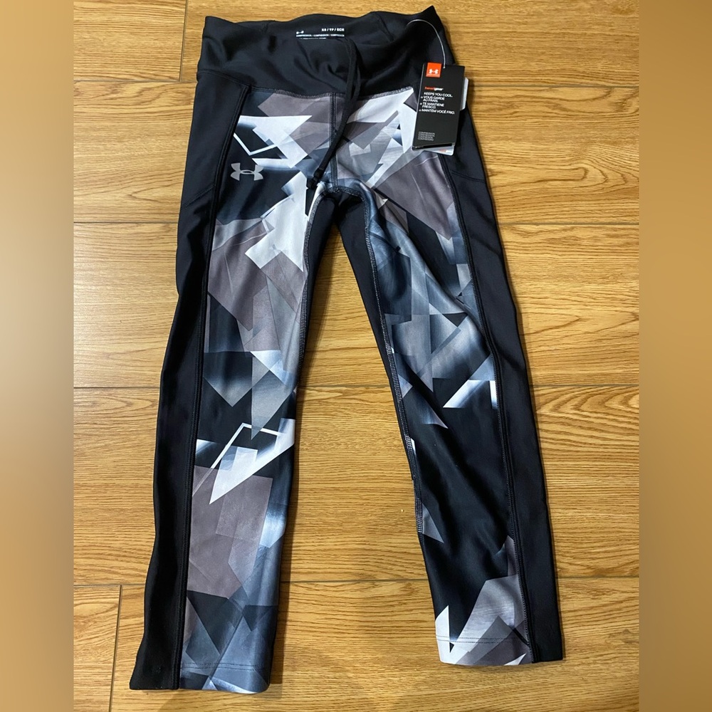 Under Armour Compression Leggings Size SM. Brand New With Tags